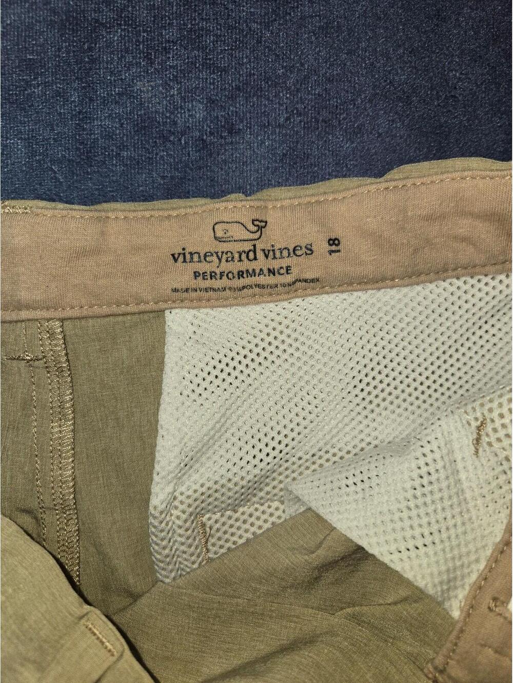 Boys vineyard vines shorts - Picture 2 of 3